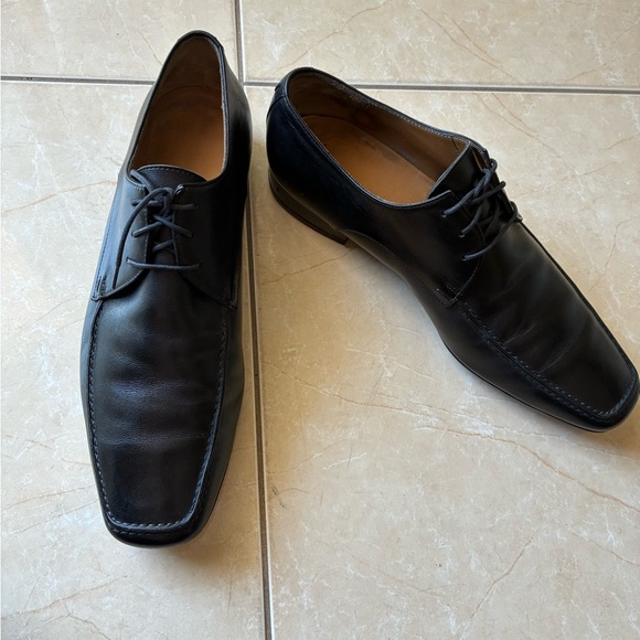 Louis Vuitton Classic Black Leather Men's Shoes - Picture 1 of 15